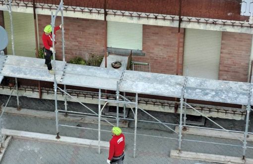 Sicurezza dimenticata sul ponteggio Sicurezza dimenticata sul ponteggio