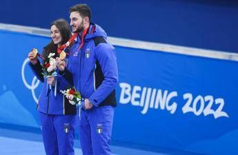 Milano Cortina, italiani in gara oggi: da Constantini-Mosaner all'hockey, orario e dove vederli Milano Cortina, italiani in gara oggi: da Constantini-Mosaner all'hockey, orario e dove vederli