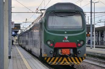 Bologna, cavi tranciati vicino alla stazione: rallentamenti e ritardi dei treni fino a 2 ore Bologna, cavi tranciati vicino alla stazione: rallentamenti e ritardi dei treni fino a 2 ore