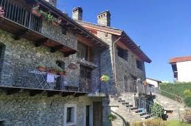 Fiamme all’alba a Nus, ma i vigili domano il pericolo in pochi minuti Fiamme all’alba a Nus, ma i vigili domano il pericolo in pochi minuti