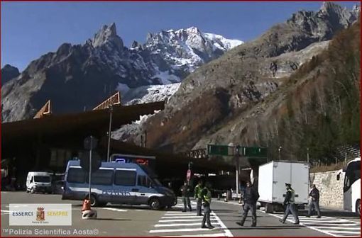 Arrestati due ricercati colombiani al traforo del Monte Bianco Arrestati due ricercati colombiani al traforo del Monte Bianco