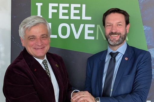 L’Assessore Caveri incontra il Presidente della Regione Auvergne-Rhône-Alpes, Fabrice Pannekoucke L’Assessore Caveri incontra il Presidente della Regione Auvergne-Rhône-Alpes, Fabrice Pannekoucke