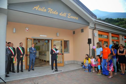 Qui e in basso, un momento dell'inagurazione dell'asilo dell'Envers