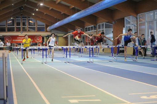 Jean Marie Robbin (al centro) conquista il titolo alle Prove Multiple