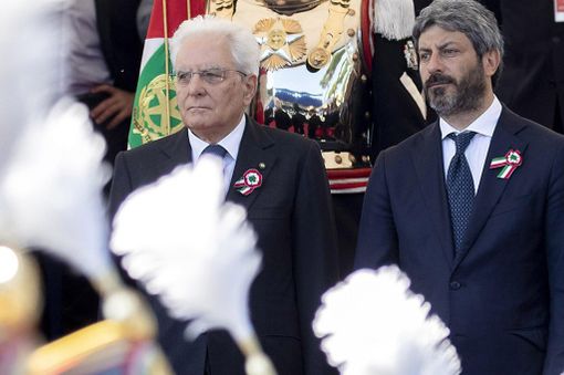 Mattarella dà il via alle consultazioni: incarico per un governo politico o voto Mattarella dà il via alle consultazioni: incarico per un governo politico o voto