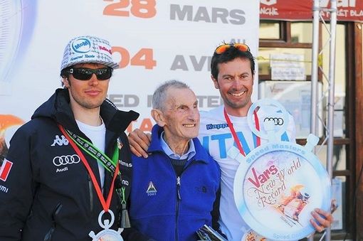 Miki Origone tra i due figlio (foto di una nostra lettrice) Miki Origone tra i due figlio (foto di una nostra lettrice)