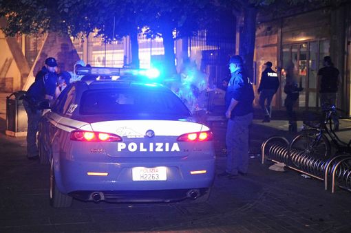 Parabrezza sfondati e carrozzerie rovinate, raid vandalico nel centro di Aosta Parabrezza sfondati e carrozzerie rovinate, raid vandalico nel centro di Aosta