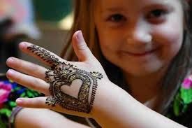 Bambini e adolescenti, alla larga dai tatuaggi all’hennè: provocano dermatiti
