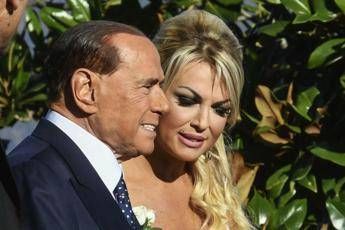 Pascale: "Dire 'sto con Berlusconi' più difficile del coming out con mio padre" Pascale: "Dire 'sto con Berlusconi' più difficile del coming out con mio padre"