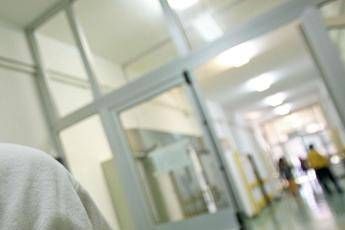 Ragazzina muore a Palermo, era stata portata in ospedale: sul corpo segni di violenza Ragazzina muore a Palermo, era stata portata in ospedale: sul corpo segni di violenza