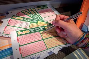 Superenalotto, numeri combinazione vincente oggi 8 luglio Superenalotto, numeri combinazione vincente oggi 8 luglio