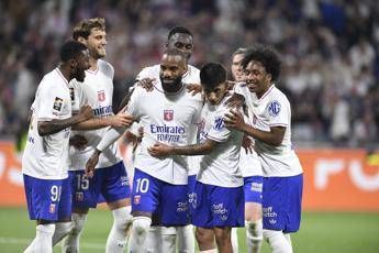 Clamoroso in Francia, Lione retrocesso in Ligue 2: cosa è successo Clamoroso in Francia, Lione retrocesso in Ligue 2: cosa è successo