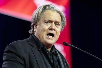 Ucraina, Bannon e mondo Maga contro invio armi: "Ci trascinano in guerra europea" Ucraina, Bannon e mondo Maga contro invio armi: "Ci trascinano in guerra europea"