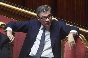 Dazi, Giorgetti: "Oltre 10% non sopportabile, Ue non molli un centimetro" Dazi, Giorgetti: "Oltre 10% non sopportabile, Ue non molli un centimetro"