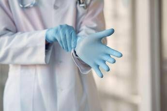 Crociera da incubo per 140 tra passeggeri ed equipaggio: sospetti su norovirus Crociera da incubo per 140 tra passeggeri ed equipaggio: sospetti su norovirus