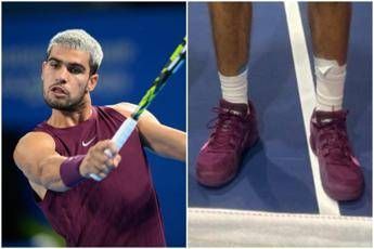 Alcaraz ancora infortunato? La fasciatura 'sospetta' al Six Kings Slam