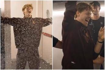 Champagne e cori, festa 'senza freni' di Sinner nello spogliatoio delle Finals Champagne e cori, festa 'senza freni' di Sinner nello spogliatoio delle Finals