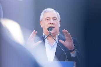 Forza Italia, Tajani: "Io non attaccato a poltrona, se un Berlusconi si candida ben venga"