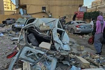 Iran sotto attacco, Teheran risponde ai missili. Israele colpisce il Libano: oltre 30 morti a Beirut Iran sotto attacco, Teheran risponde ai missili. Israele colpisce il Libano: oltre 30 morti a Beirut