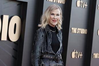 Catherine O’Hara vince un premio postumo agli Actor Award, per lei una standing ovation