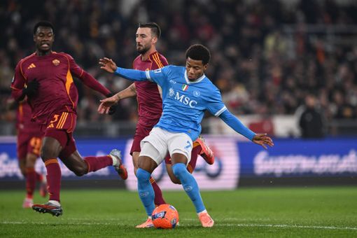 Vittoria e sorpasso, il Napoli vince 1-0 a Roma e torna in vetta