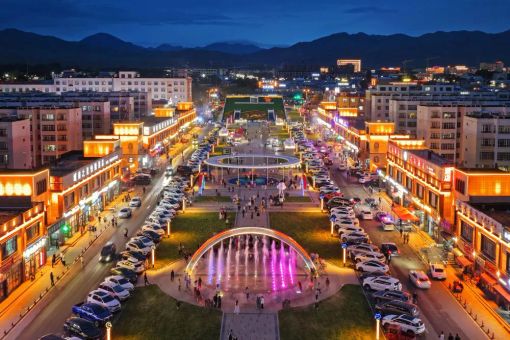 Fondi da tutta la Cina per lo sviluppo della regione autonoma dello Xinjiang Fondi da tutta la Cina per lo sviluppo della regione autonoma dello Xinjiang