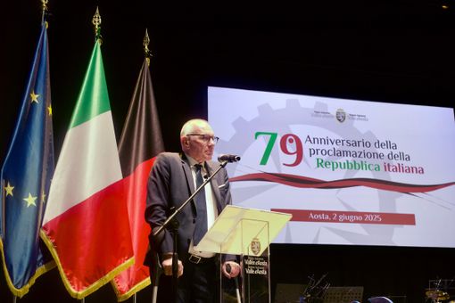 Renzo Testolin ha firmato il decreto per il referendum confermativo Renzo Testolin ha firmato il decreto per il referendum confermativo