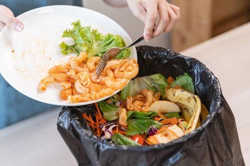 Spreco alimentare, Italia: vale 555 grammi settimanali a testa