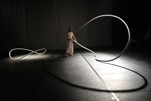 Il circo contemporaneo di Fenja Barteldres a “CHALLENGE – Il linguaggio e il suo doppio”