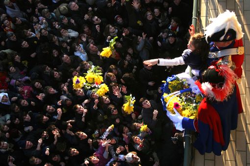 Storico Carnevale di Ivrea: Presentazione degli Abbà Storico Carnevale di Ivrea: Presentazione degli Abbà