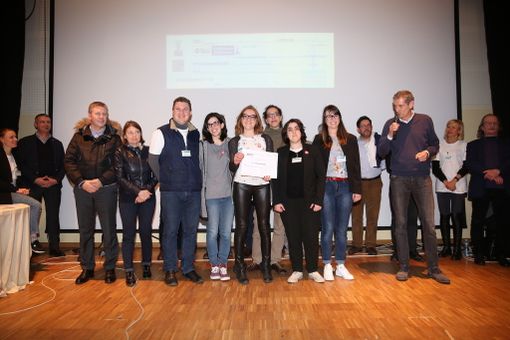 I vincitori del premio, Palinodie e, sotto, da sinsitra secondi e iwerzi classificati ed il gruppo più giovane