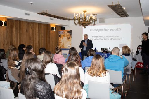Europe for Youth: Opportunità di formazione e lavoro all'estero per i giovani valdostani Europe for Youth: Opportunità di formazione e lavoro all'estero per i giovani valdostani