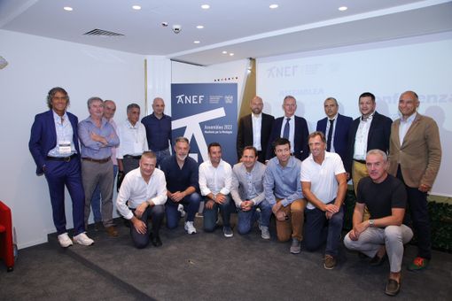 Da sinistra, gli impiantisti Giuliano Grani (Emilia Romagna), Sergio Gibelli (Piemonte), Giordano Corrado (Valle d'Aosta), Sandro Lazzari past president ANEF, Marco Grigoletto (Veneto), Luca Guadagnini (Trentino), Danilo Chatrian (Valle d'Aosta), Da sinistra, gli impiantisti Giuliano Grani (Emilia Romagna), Sergio Gibelli (Piemonte), Giordano Corrado (Valle d'Aosta), Sandro Lazzari past president ANEF, Marco Grigoletto (Veneto), Luca Guadagnini (Trentino), Danilo Chatrian (Valle d'Aosta),