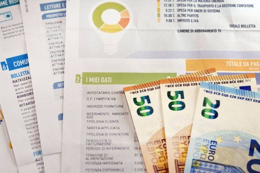 Ottobre rosso per bollette luce Ottobre rosso per bollette luce