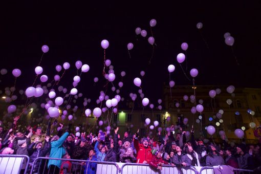Aosta: Capodanno all'ombra del dinosauro in piazza Arco d'Augusto