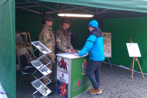 Foire de Saint Ours: Uno stand informativo dell' Esercito