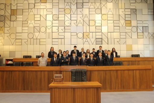 I ragazzi dell'Ipra di Chatillon. Nell'articolo la IV' elettronici dell'Isitip e il gruppo di 'Amministrazione e marketing' di Verres