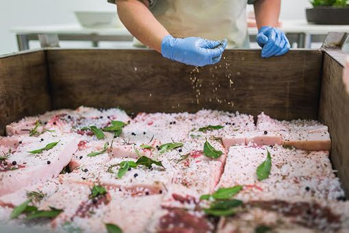 L'eccellenza del 'lardo di montagna' alla 'Fehta dou lar' ad Arnad L'eccellenza del 'lardo di montagna' alla 'Fehta dou lar' ad Arnad