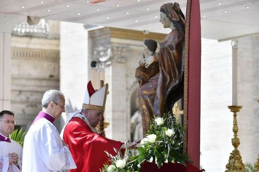 Papa Francesco, si ripongano le armi per arrivare ad un vero negoziato Papa Francesco, si ripongano le armi per arrivare ad un vero negoziato