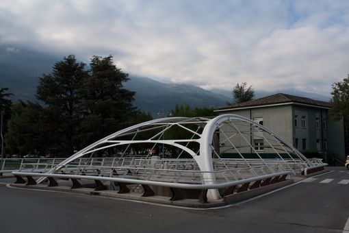 Parte del ponte su Buthier in questi giorni è chiusa per lavori