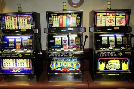 Commissione licenzia proposta legge distanze slot machine da siti sensibili