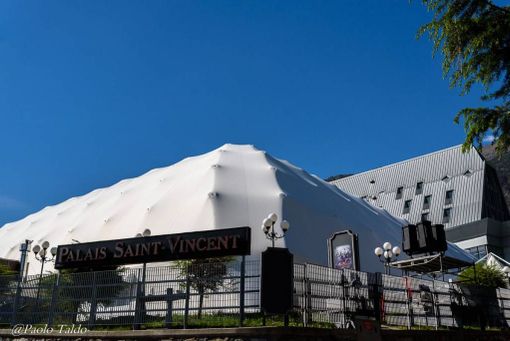 Salta il concerto di Baglioni a Saint-Vincent per una laringite Salta il concerto di Baglioni a Saint-Vincent per una laringite