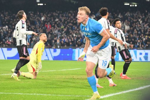 Il Napoli batte 2-1 la Juve e torna in vetta, doppietta di Hojlund Il Napoli batte 2-1 la Juve e torna in vetta, doppietta di Hojlund