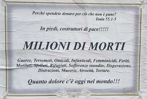 Il manifesto funebre anonimo dal messaggio pacifista Il manifesto funebre anonimo dal messaggio pacifista