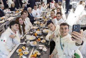 Milano Cortina: quintali di pizza e 8mila caffè, i segreti della dieta dei campioni alle Olimpiadi Milano Cortina: quintali di pizza e 8mila caffè, i segreti della dieta dei campioni alle Olimpiadi