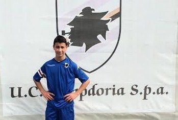 Nicola Argese con la mitica maglia della Samp