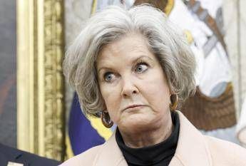 Susie Wiles: "Trump ha personalità da alcolista". Poi nega. E' bufera sulla capa di gabinetto