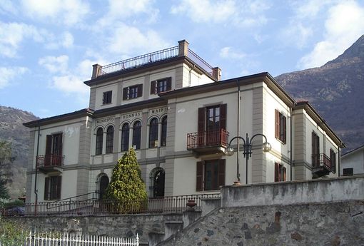 Il municipio di Donnas Il municipio di Donnas