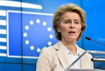 Ucraina-Russia, Von der Leyen: "Nuove sanzioni a Mosca, stretta su energia e banche" Ucraina-Russia, Von der Leyen: "Nuove sanzioni a Mosca, stretta su energia e banche"