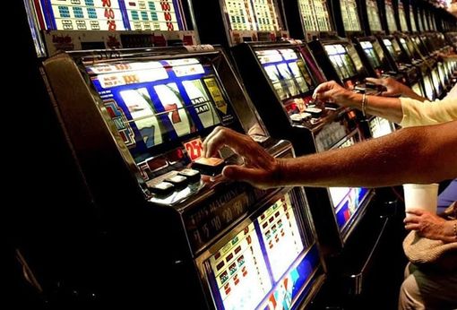 Gioco d’azzardo, nel 2024 supera 157 miliardi, In Valle puntati 430 euro pro capite all'anno, ma super i 2.500 euro per chi gioca effettivamente